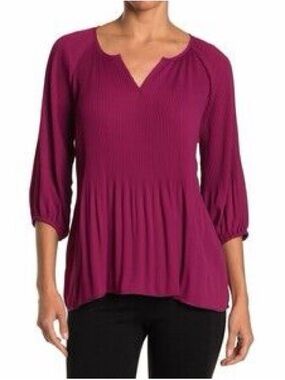 Pleione Anthropologie Plum Peplum 3/4 Sleeves Accordion
Blouse Top